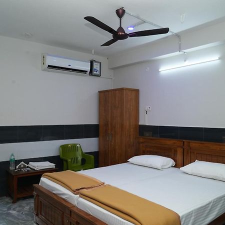 Отель Rajali Residency Kulithalai Экстерьер фото
