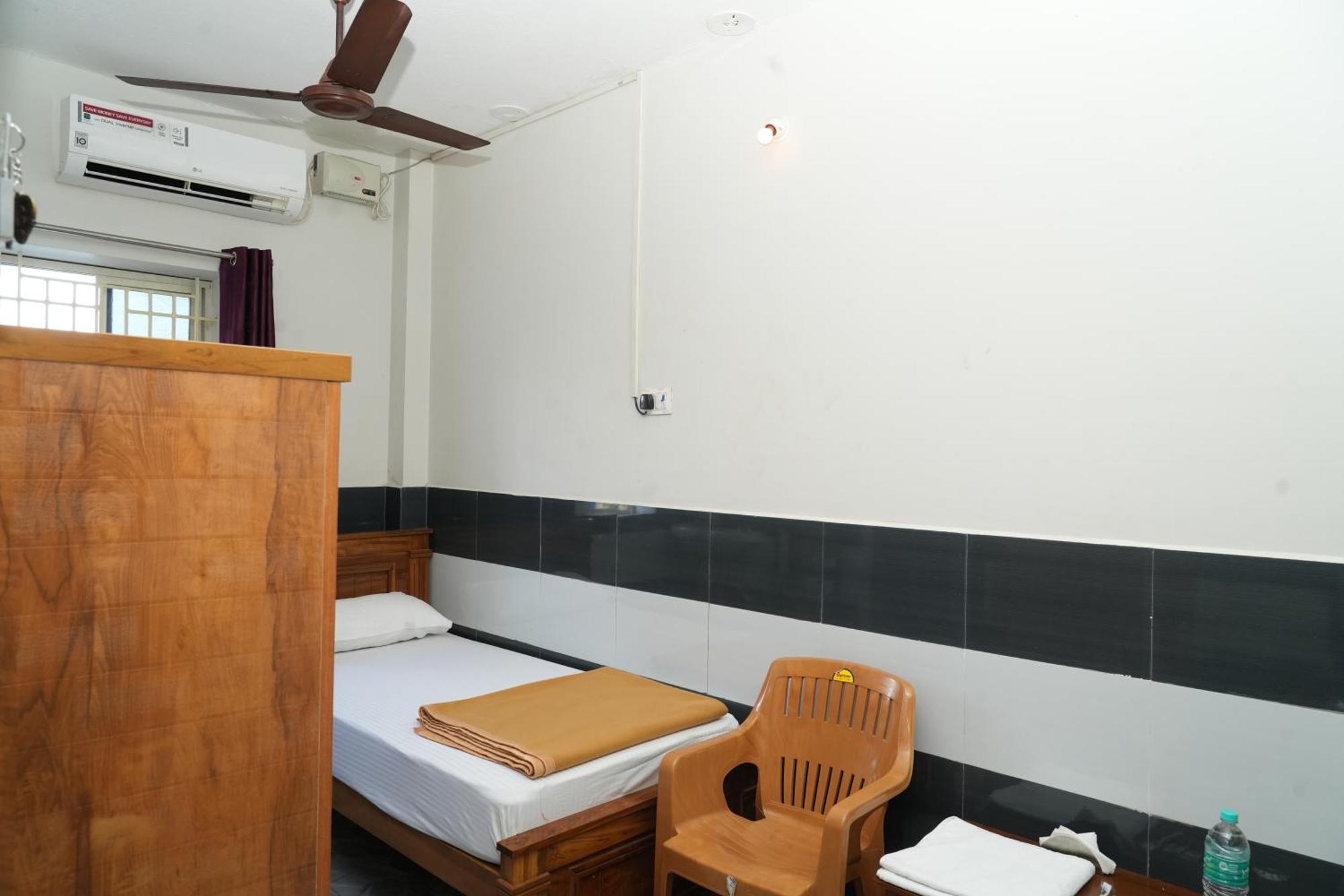 Отель Rajali Residency Kulithalai Экстерьер фото