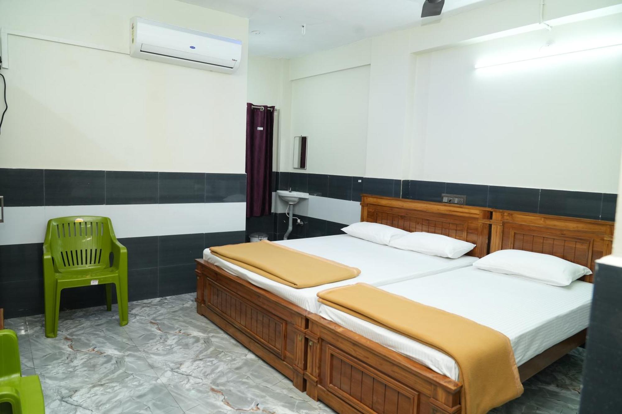 Отель Rajali Residency Kulithalai Экстерьер фото