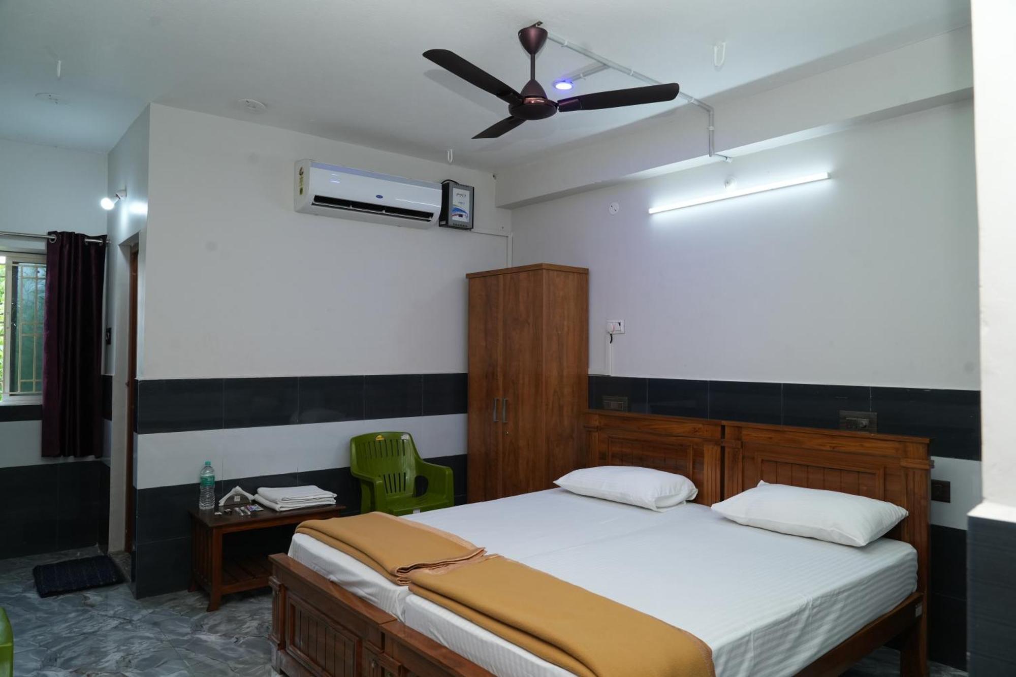 Отель Rajali Residency Kulithalai Экстерьер фото