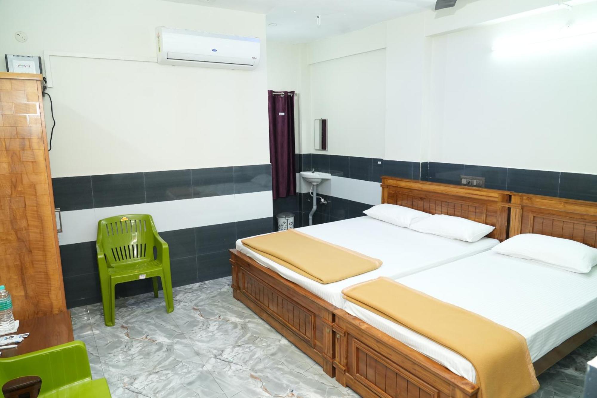 Отель Rajali Residency Kulithalai Экстерьер фото